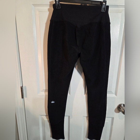 ALO Yoga Black Leggings - Picture 5 of 7